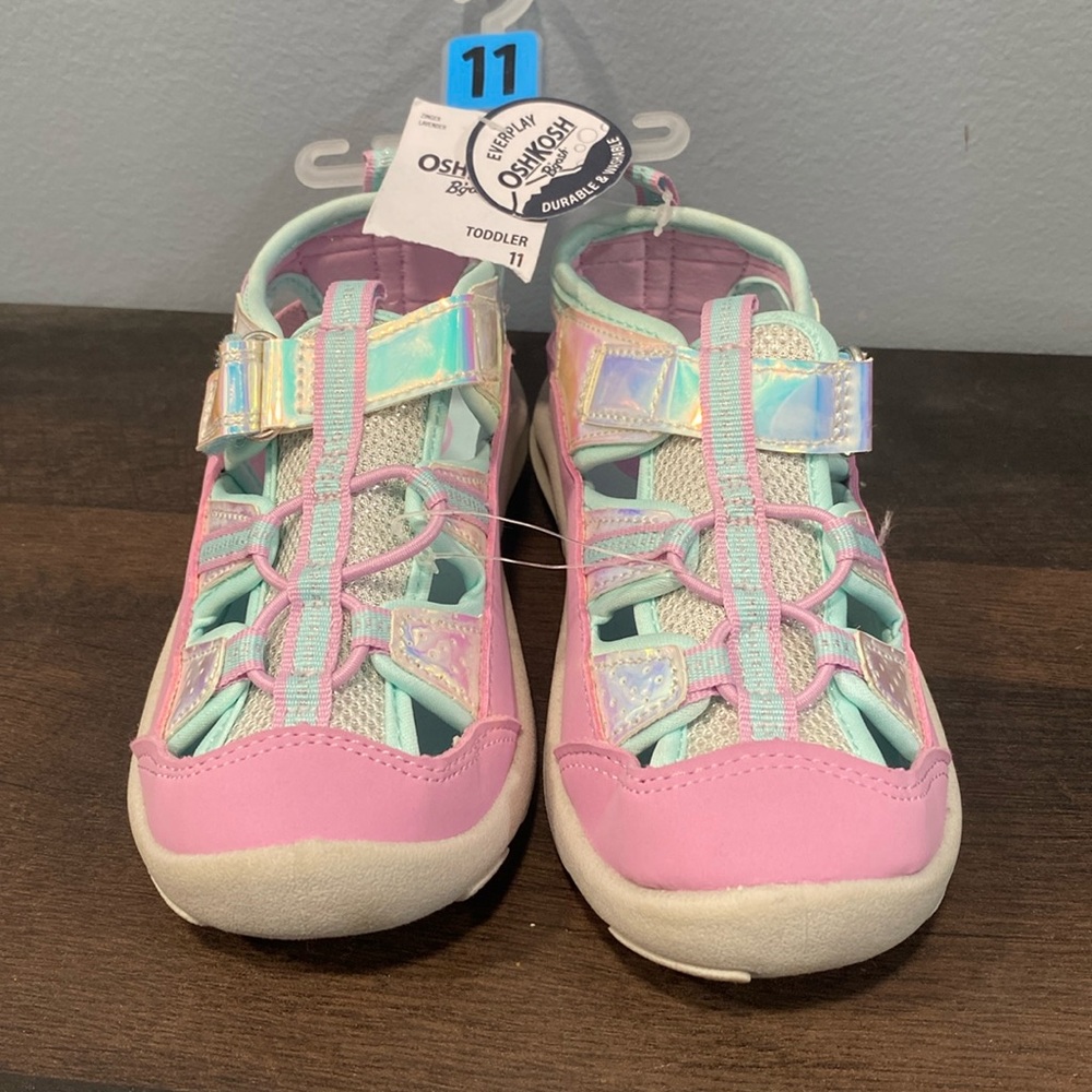 NWT Oshkosh girls sandals/ water shoes